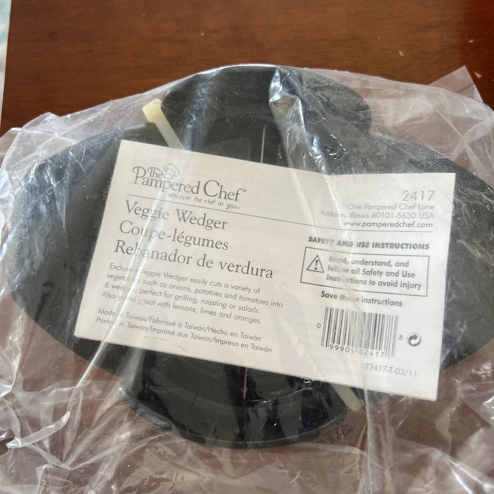 The Pampered Chef Veggie Wedger Fruit Vegetable Cutter Slicer #2417 New Sealed - Picture 1 of 2